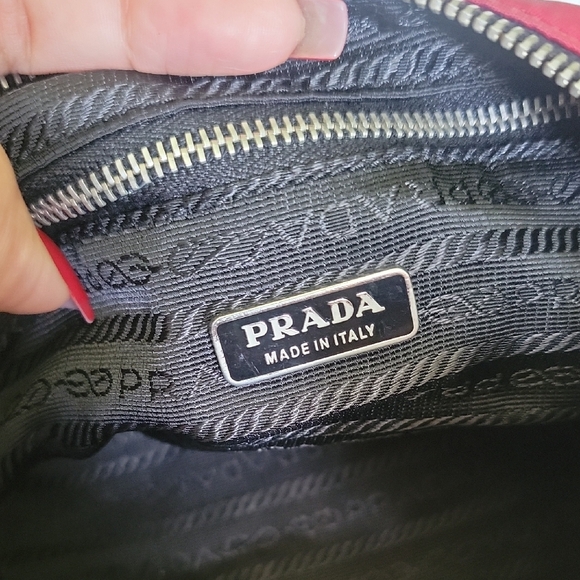 Prada Red and Orange Shoulder Bag with Vibrant Design - Picture 9 of 15